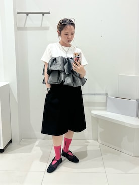 「SENSE OF PLACE by URBAN RESEARCH(センスオブプレイスバイアーバンリサーチ)のシャイニーフリルドッキングカットトップ(Tシャツ/カットソー、ホワイト系)」を使った、ミクさん(レディース・153cm)の夏コーディネート