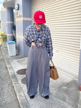「SENSE OF PLACE by URBAN RESEARCH(センスオブプレイスバイアーバンリサーチ)のサイドタックカーブパンツ(その他パンツ、グレー系)」を使った、ミクさん(レディース・153cm)の秋コーディネート