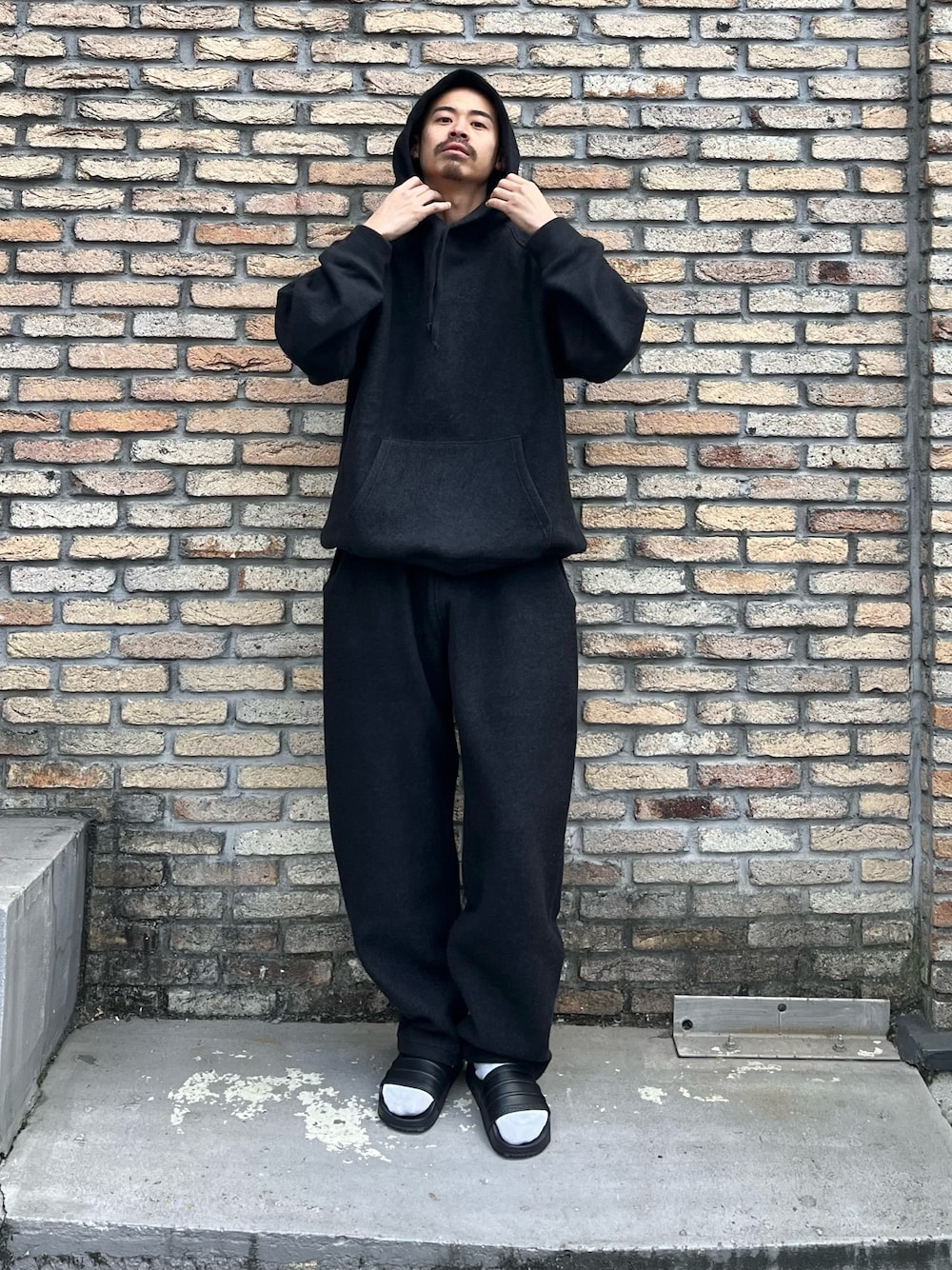 COMOLIのスウェット（ブラック系）を使った人気ファッション