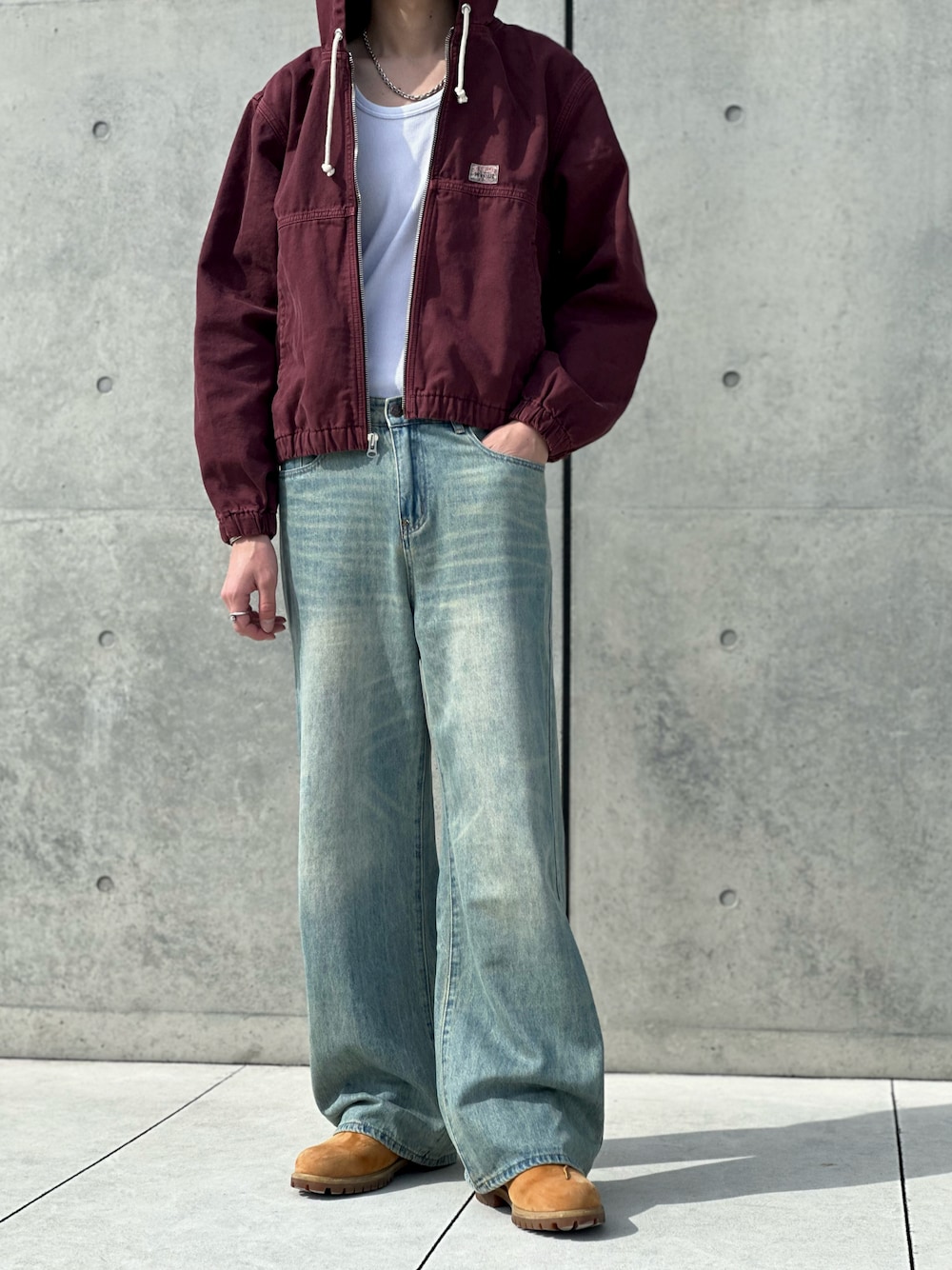 「ストリートコーデ、パーカーコーデ、stussy、ワイドデニム、ストリートファッション、ティンバーランド」｜「MODE SPACEのアイテム（デニムパンツ、ブルー系）」を使った、modespaceさん（メンズ・185cm）の春コーディネートの1枚目の写真