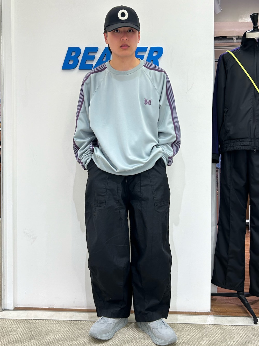 「春、春コーデ、春服、スニーカー、ホカオネオネ、ホカ、HOKAONEONE、HOKA」｜「HOKAのHOKA ONE ONE/ホカ オネオネ  CLIFTON L SUEDE クリフトン L スエード（スニーカー、グレー系）」を使った、拓海さん（メンズ・168cm）の冬コーディネートの1枚目の写真