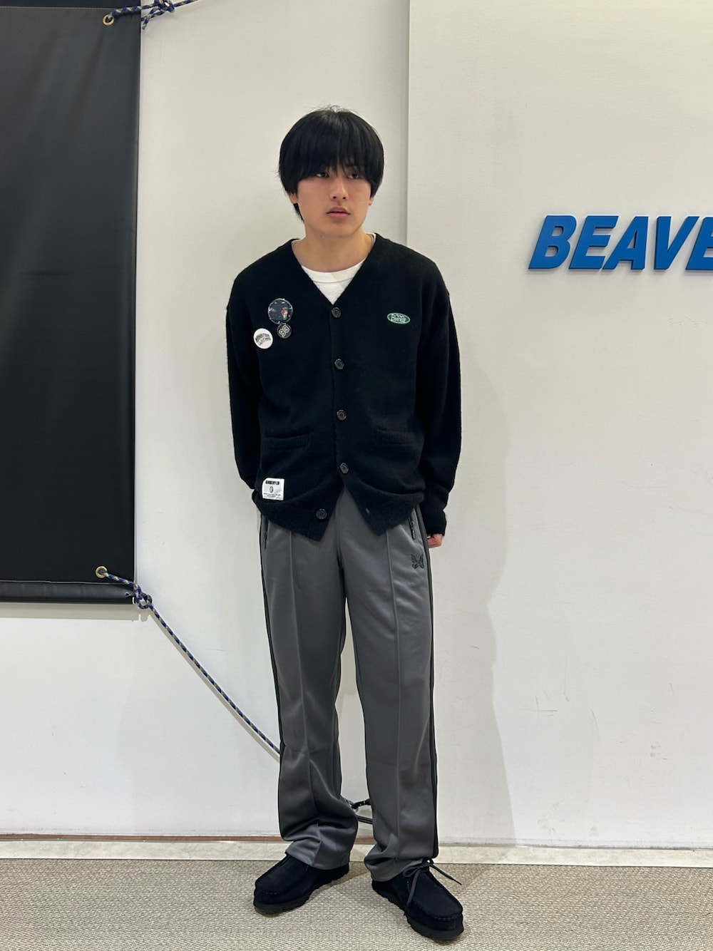 「秋コーデ、秋のコーデ、秋冬コーデ、秋服、秋、秋冬、冬コーデ、冬のコーデ、冬、カーディガン、マナスタッシュ、Billionaire Boys Club(Billionaire Boys Club)、クラークス、clarks、ワラビー」｜「BILLIONAIRE BOYS CLUBのBILLIONAIRE BOYS CLUB×MANASTASH/ビリオネア・ボーイズ・クラブ×マナスタッシュ　BBC MOHAIR CARDIGAN WITH BADGE　モヘアカーディガン ウィズ バッジ（カーディガン/ボレロ、ブラック系）」を使った、拓海さん（メンズ・168cm）の秋コーディネートの1枚目の写真
