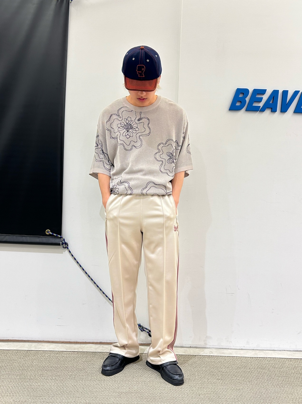 「Tシャツ、ニットTシャツ、夏コーデ、夏、夏服、夏ファッション、BEAVER、春夏コーデ、春夏、春夏新作」｜「BEAVERのB omnivore/ビーオムニボー  RNフラワー総柄JQD クルーネックS/S（Tシャツ/カットソー、グレー系）」を使った、拓海さん（メンズ・168cm）の夏コーディネートの1枚目の写真
