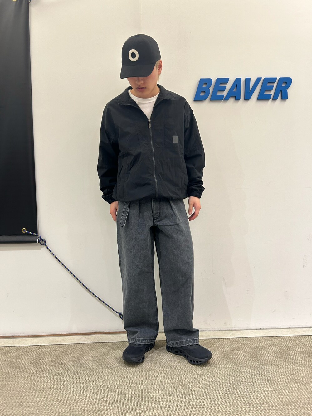 「春コーデ、春、春夏コーデ、春アウター、春服、オールブラック、オールブラックコーデ、スニーカー、ON、オン」｜「THE NORTH FACEのTHE NORTH FACE /ザ・ノース・フェイス   Enride Track Jacket NP22460（マウンテンパーカー、ブラック系）」を使った、拓海さん（メンズ・168cm）の春コーディネートの1枚目の写真