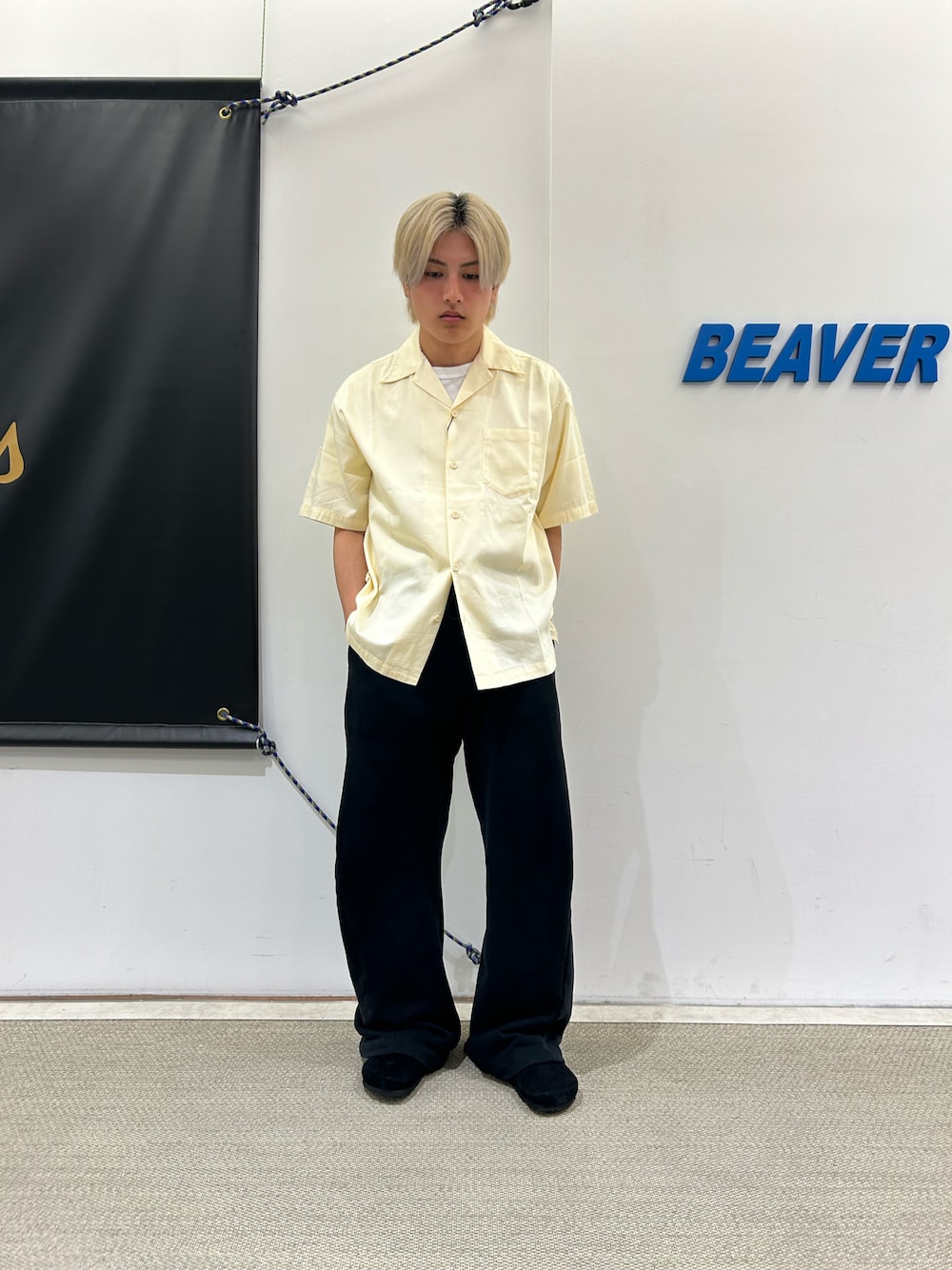 「春夏コーデ、春夏、夏コーデ、夏、夏服、シャツスタイル、シャツ、サンダル、ビルケンシュトック、birkenstock、ショット、ショット(SCHOTT)、BEAVER」｜「schottのSchott/ショット/CR PLAIN SHIRT/コットン レーヨン プレーンシャツ（シャツ/ブラウス、ベージュ系）」を使った、拓海さん（メンズ・168cm）の春コーディネートの1枚目の写真