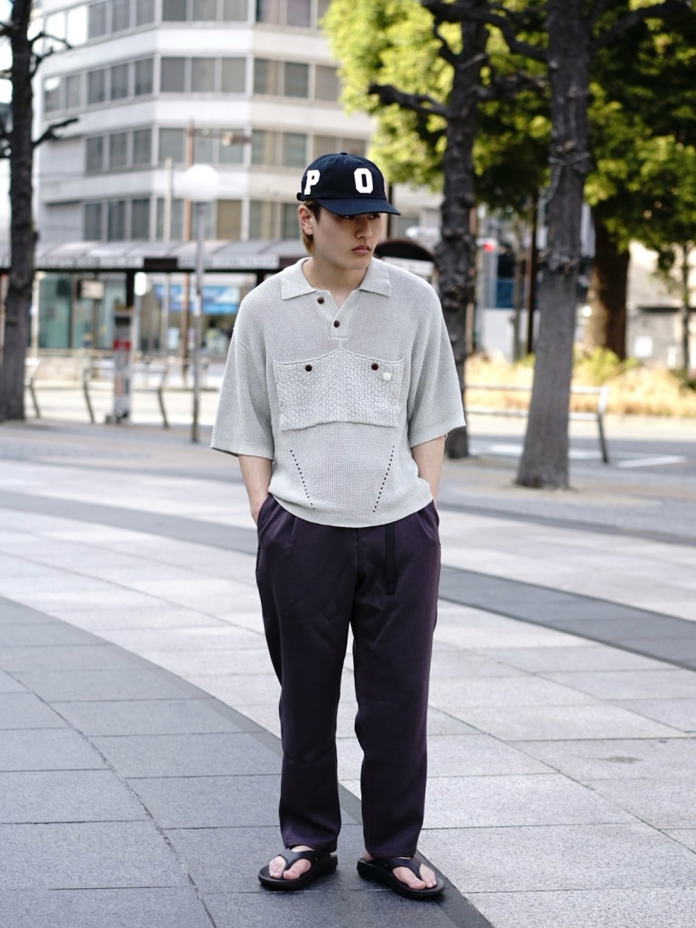 「夏コーデ、夏、夏服、グラミチ、グラミチ別注、GRAMICCI、スラックス、ウーフォス、OOFOS」｜「GramicciのGRAMICCI×BEAVER/グラミチ×ビーバー　別注 WOOL LIKE SLACKS  ウールライクスラックス（スラックス、グレー系）」を使った、拓海さん（メンズ・168cm）の春コーディネートの1枚目の写真