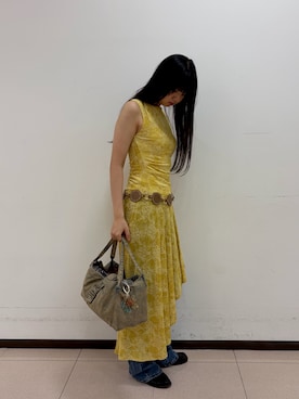 「Desigual（デシグアル）のフラワーアシメプリーツニットワンピース（ワンピース、イエロー系）」を使った、Desigual立川STAFFさん（レディース・150cm）の春コーディネート