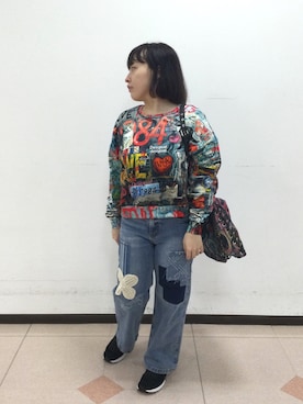 「Desigual（デシグアル）のグラフィティアートクロップドスウェット ミニ丈（スウェット、ブラック系）」を使った、Desigual立川STAFFさん（レディース・150cm）の春コーディネート