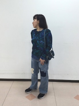 「Desigual（デシグアル）の花柄の薄手セーター（ニット/セーター、グリーン系）」を使った、Desigual立川STAFFさん（レディース・150cm）の春コーディネート