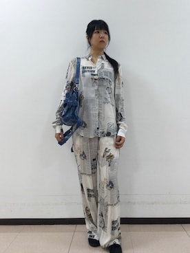「Desigual（デシグアル）の【2026秋冬新作】ウォッシュデニム フラップショルダーバッグ（バックパック/リュック、ブルー系）」を使った、Desigual立川STAFFさん（レディース・170cm）の夏コーディネート