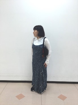 「Desigual（デシグアル）の【Desigual × Nicki Nicole】デニムフリル アシンメトリーネックライン ストラップドレス（ワンピース、ブルー系）」を使った、Desigual立川STAFFさん（レディース・150cm）の春コーディネート