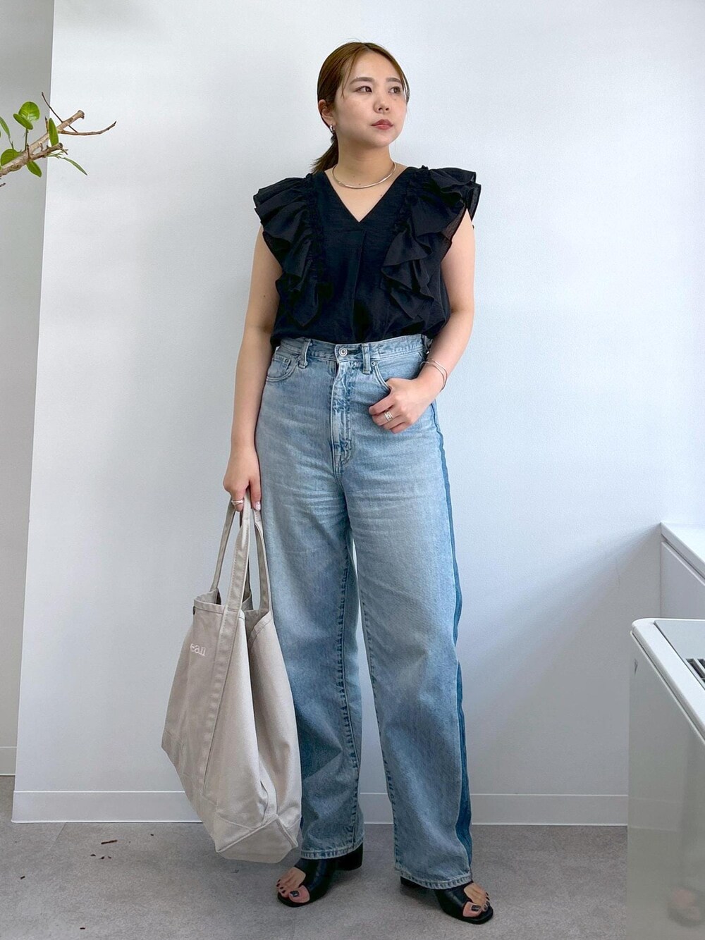 WEB限定】2WAYギャザーフリルノースリーブブラウスを使った人気 