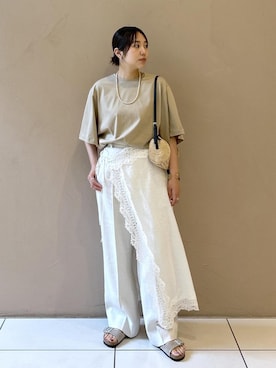 「SALON adam et rope'（サロン アダム エ ロペ）の【W S（ドゥーブル）】レザーハンドルラフィアミニバッグ（ハンドバッグ、ベージュ系）」を使った、Natsuさん（レディース・158cm）の夏コーディネート