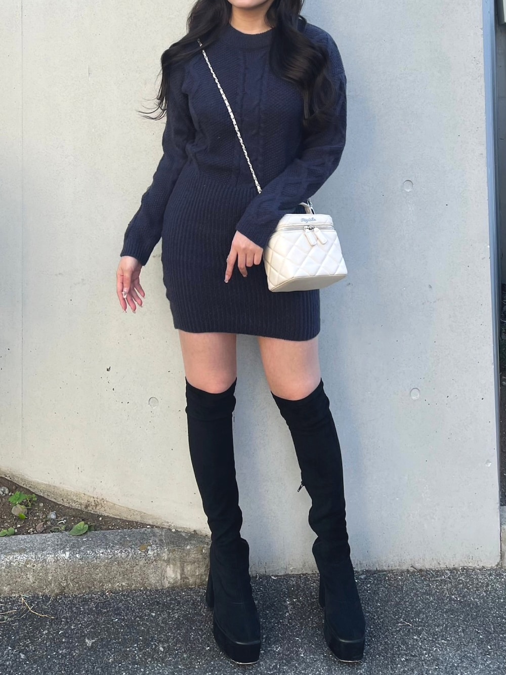 「ファッションを楽しもう、オトナカジュアル、休日スタイル、お出かけコーデ、冬、スカートスタイル、大人女子、シンプル、冬ファッション」｜「titty＆Co. PETITの【titty&Co.PETIT】ケーブルリブニットワンピース（ワンピース、ブルー系）」を使った、TITTY&CO. staffさん（レディース・159cm）の秋コーディネートの1枚目の写真