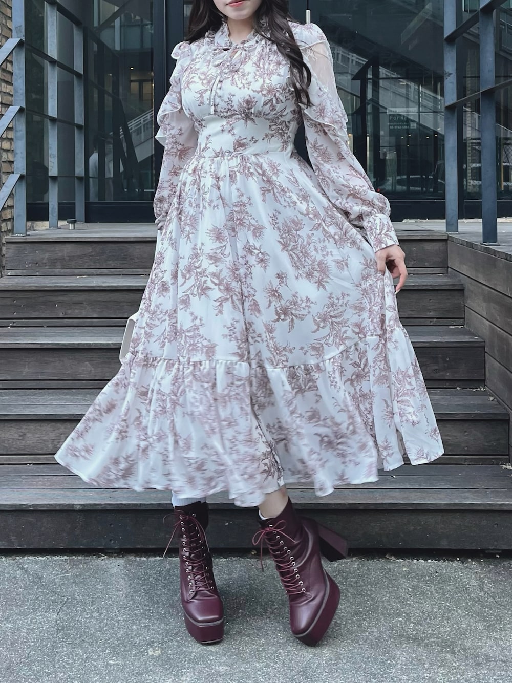 「ロングワンピース、titty&Co.、ワンピース、ワンピ、花柄ワンピース、フェミニン、フェミニンコーデ、フェミニンスタイル」｜「TITTY&CO.の【TITTY&CO.】トワルドジュイフラワーロングワンピース（ワンピース、ピンク系）」を使った、TITTY&CO. staffさん（レディース・159cm）の秋コーディネートの1枚目の写真