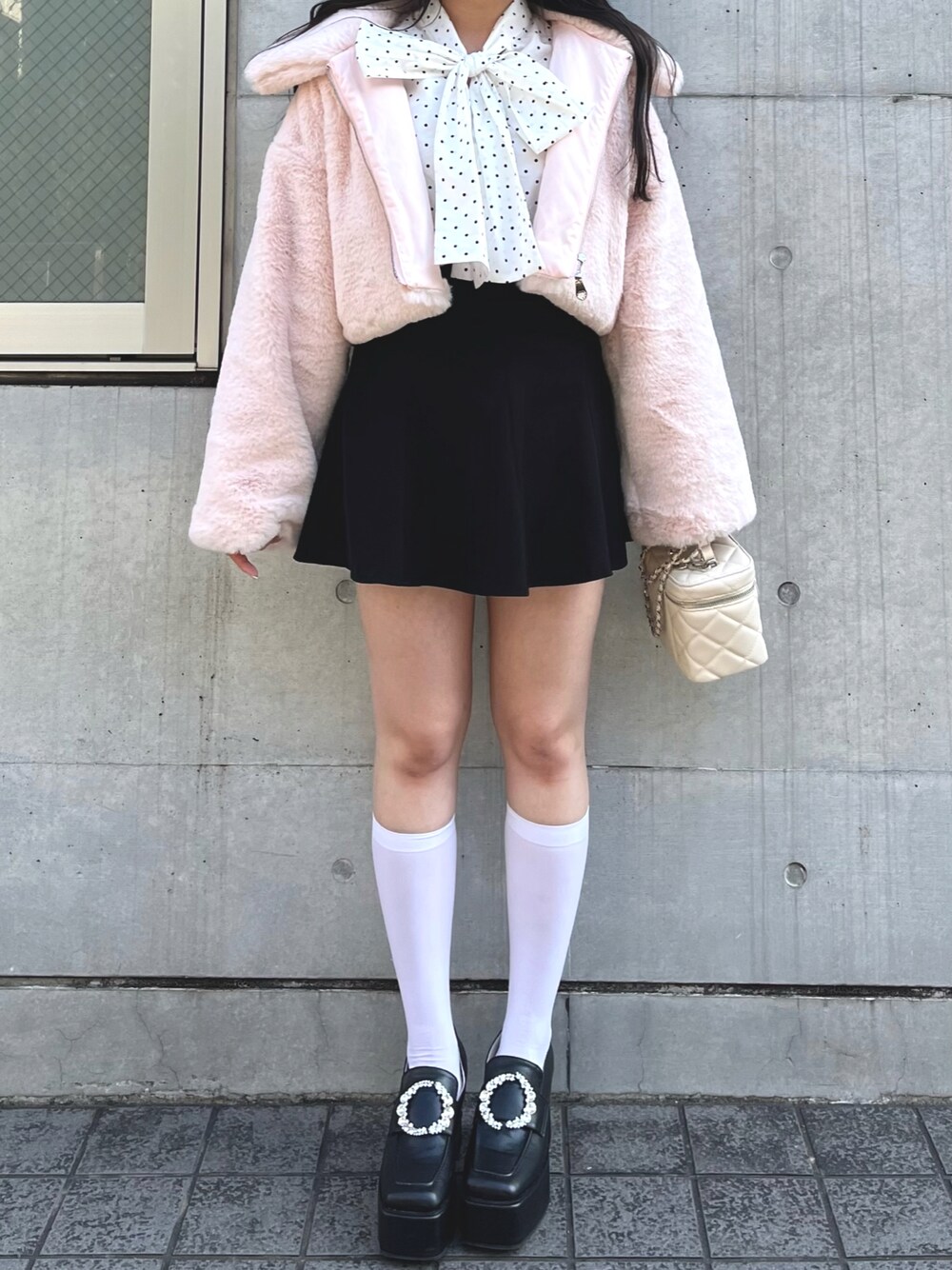 「ファッションを楽しもう、titty&Co.、titty&co.PETIT、フレンチガーリー、ガーリーコーデ、ドット、ブラウス、ミニスカート、ミニスカ」｜「TITTY&CO.の【TITTY&CO.】ファージャケット（ブルゾン、ピンク系）」を使った、TITTY&CO. staffさん（レディース・159cm）の秋コーディネートの1枚目の写真