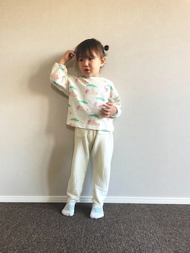 「moimoln（モイモルン）のアイテム（トップス）」を使った、ROMYさん（キッズ・90cm）の秋コーディネート