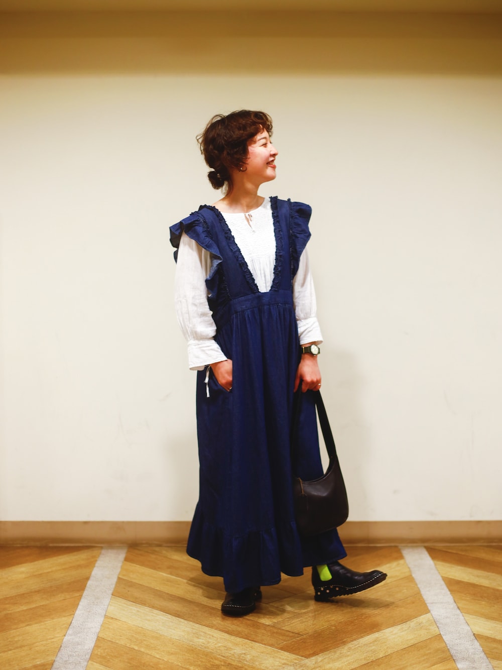 「写真家、休日コーデ、デニムじゃない日、デートスタイル（WOMEN）、低身長コーデ、低身長女子、短足、vintage、COACH、デートコーデ、ワンピースコーデ、ワンピーススタイル、古着MIX、merry jenny、おでかけコーデ」｜「VINTAGEのアイテム（シャツ/ブラウス、ホワイト系）」を使った、denikoさん（レディース・156cm）の春コーディネートの1枚目の写真