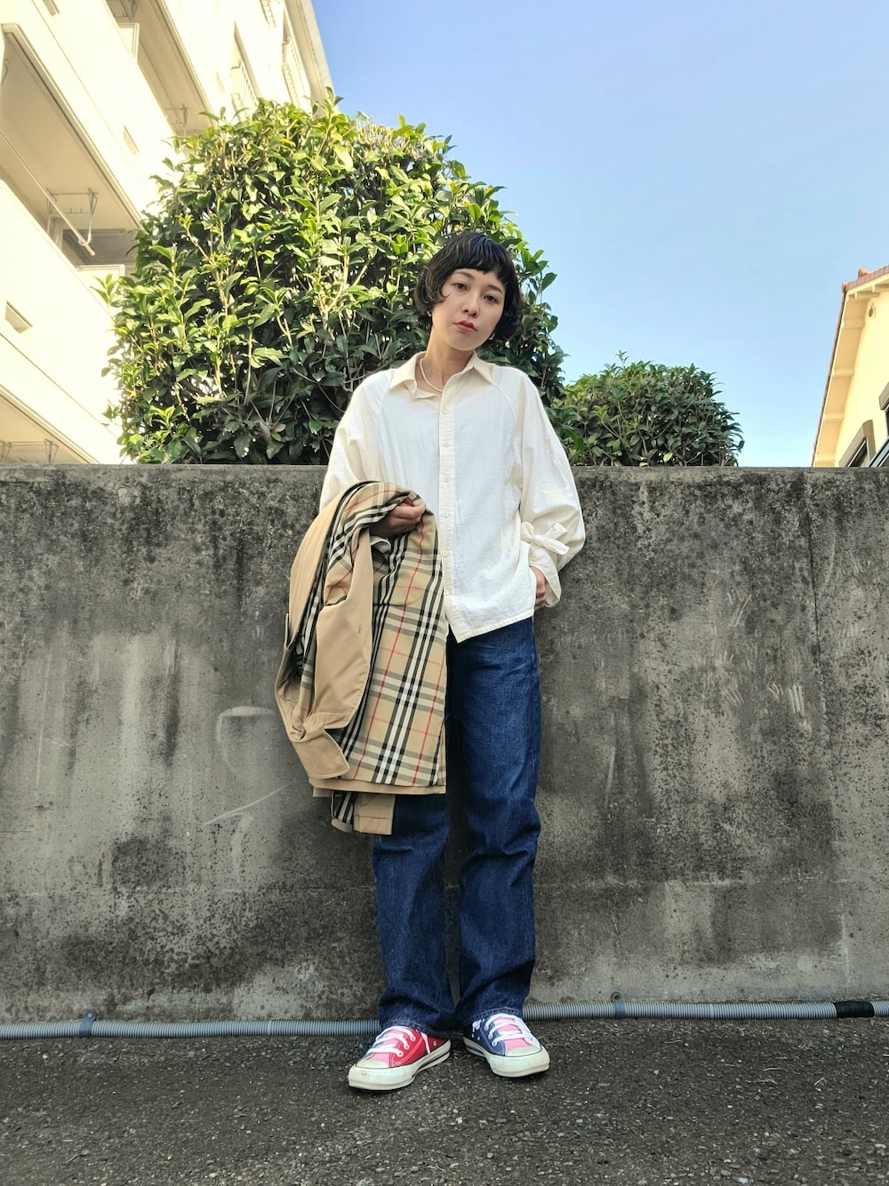 「秋冬コーデ、オトナ女子、低身長、メンズライクコーデ、秋服、写真家、デニムの日、仕事コーデ、低身長コーデ、短足」｜「RESOLUTEのアイテム（デニムパンツ、ブルー系）」を使った、denikoさん（レディース・156cm）の秋コーディネートの1枚目の写真