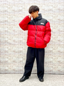 ダウンジャケット/コートを使った「赤×黒」のメンズ人気ファッション  