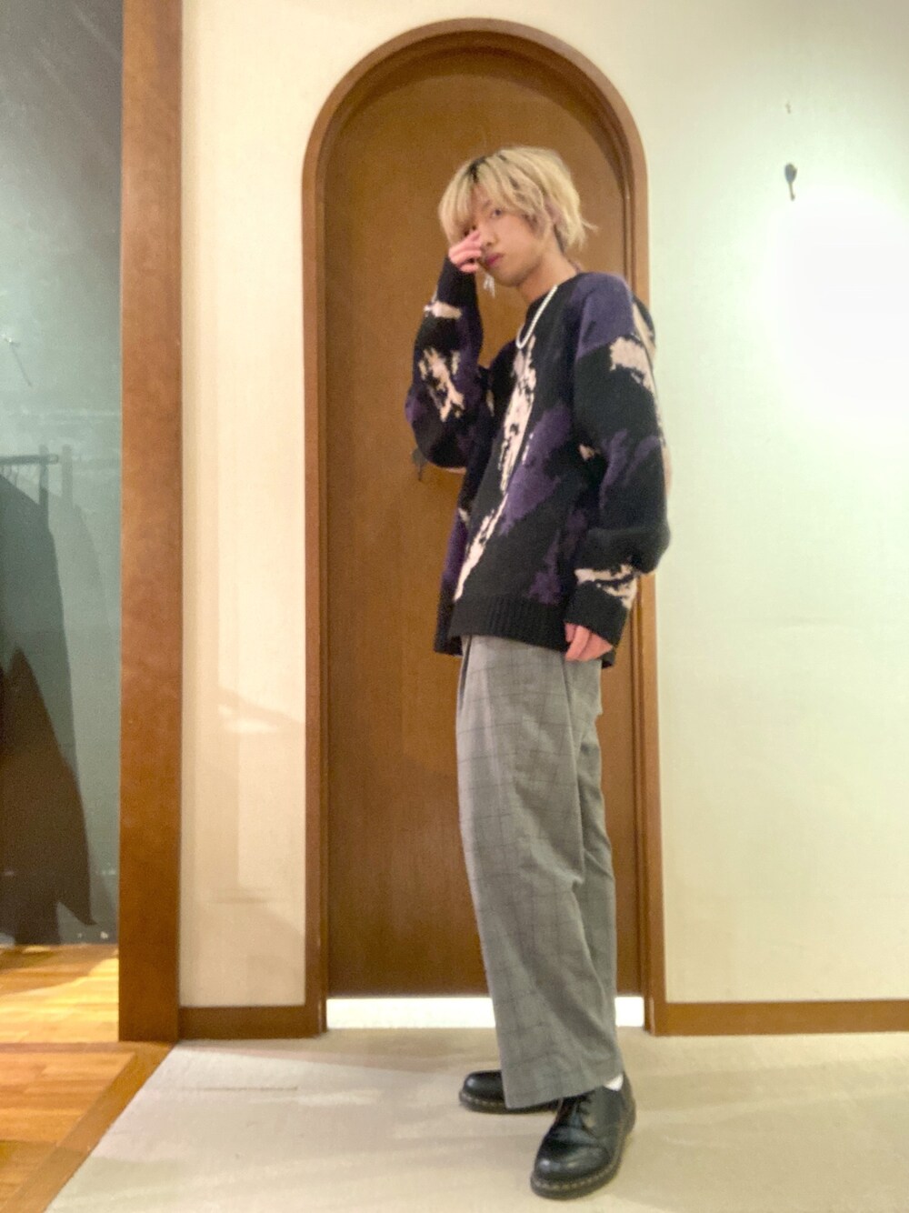 「スラックス、チェック、ニット、冬コーデ、ワイドパンツ、ビッグシルエット、シンプルコーデ、休日コーデ、カジュアル、シンプル、シンプルスタイル、ootd」｜「CPCMのアソート柄ジャガードニットプルオーバー（ニット/セーター、ブラック系）」を使った、エビケンさん（メンズ・180cm）の冬コーディネートの1枚目の写真