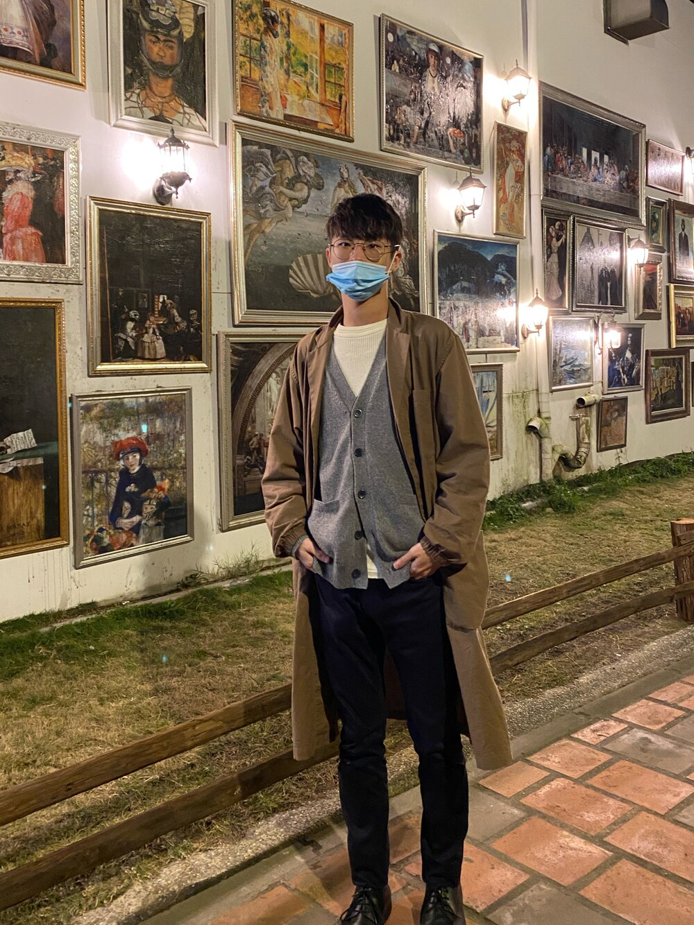 「ootd、街頭穿搭、休閒」｜「GUのアイテム（チノパンツ、ブルー系）」を使った、tianchingnnさん（メンズ・167cm）の冬コーディネートの1枚目の写真