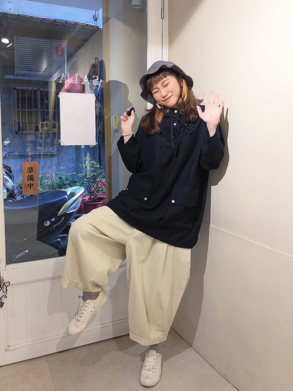 「ootd、秋のコーデ、工裝、可愛い、日系休闲」｜「SALAのアイテム（パーカー、ブラック系）」を使った、まる🍡さん（レディース・162cm）の秋コーディネートの1枚目の写真