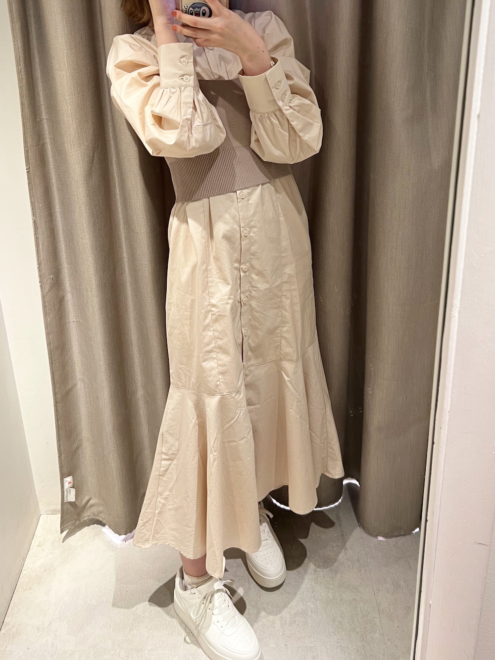 「大人カジュアル、春コーデ、オトナ女子、春、ワンピーススタイル、シャツワンピ、ナチュラル、骨格ウェーブ、いいね、save、フォローお願いします🤑、ＧＷ、春服みてみて、春夏コーデ、おしゃれさんと繋がりたい、one after another NICE CLAUP、ナイスクラップ」｜「one after another NICE CLAUPの厚底スニーカー（スニーカー、ホワイト系）」を使った、ひよりさん（レディース・162cm）の春コーディネートの1枚目の写真