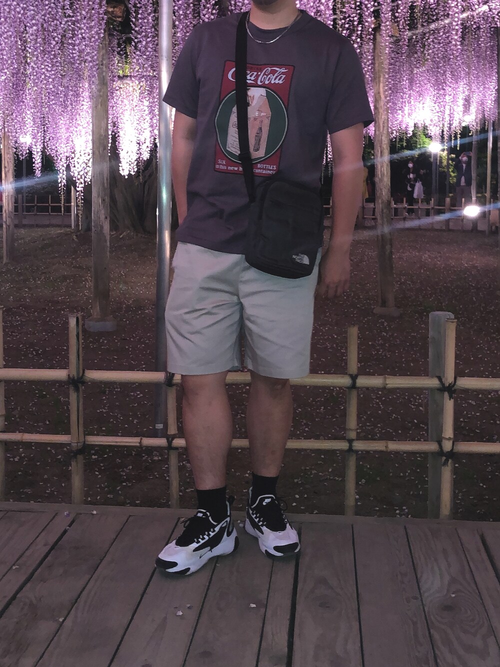 「スニーカー、ラフ、ベージュ、ジーユー、ナイキ、カジュアルコーデ」｜「GUのアイテム（Tシャツ/カットソー、ブラック系）」を使った、KAEDEさん（メンズ・171cm）の秋コーディネートの1枚目の写真