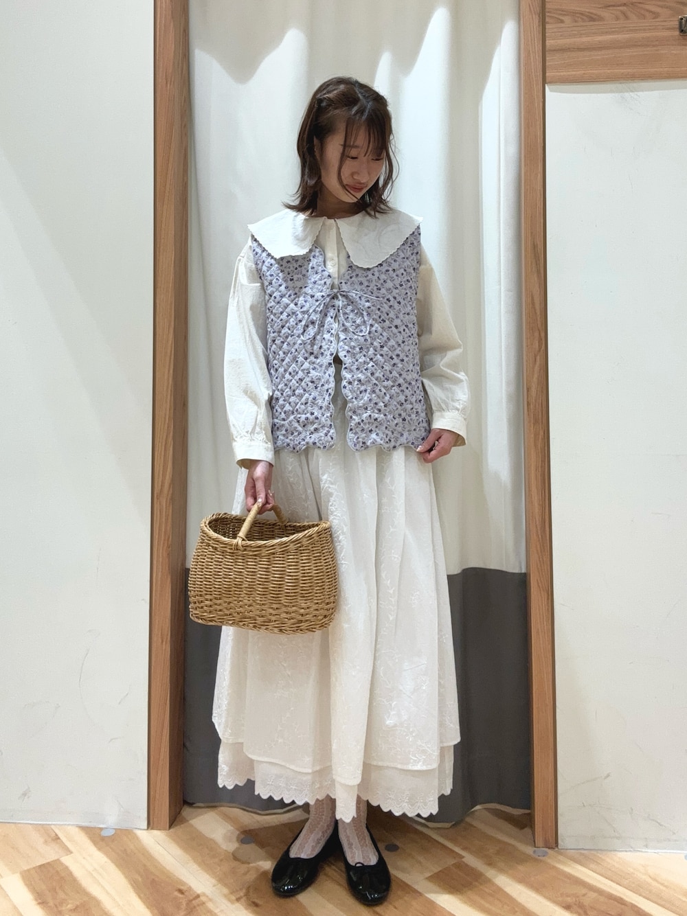 パープル系のアイテムを使った「丸襟ブラウス」の人気ファッション