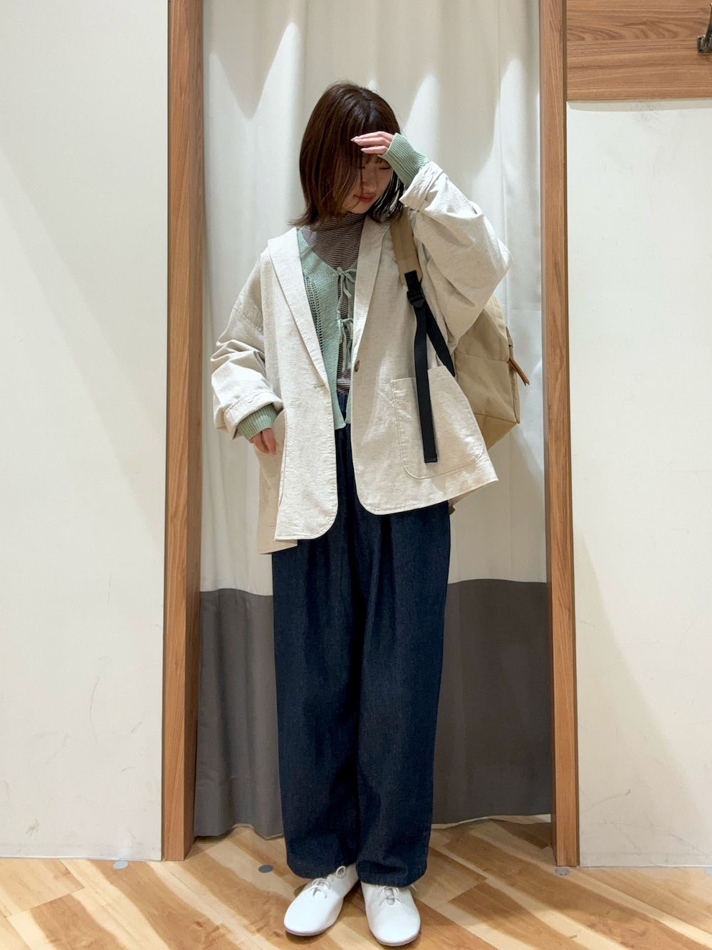 「春のおしゃ見えテクニック、春服コーデ、カジュアルスタイル、春服、サマンサ モスモス(Samansa Mos2)、サマンサモスモス、イオンモール土岐、SM2、ジャケット、デニムパンツ、グリーンカーディガン、新生活、大学生」｜「Samansa Mos2のデニムタックパンツ（デニムパンツ、ブルー系）」を使った、ゆささん（レディース・159cm）の春コーディネートの1枚目の写真