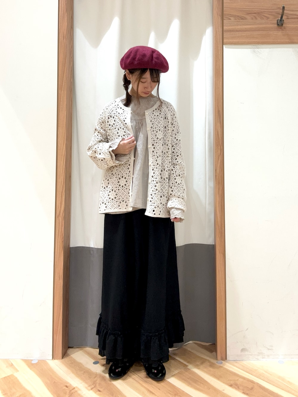 「kazumiコラボ、SM2、お出かけコーデ、秋服準備はじめました、シンプルスタイル、オトナカワイイ、初秋コーデ、Samansa Mos2」｜「Samansa Mos2の裾2段フリルギャザーパンツ（その他パンツ、ブラック系）」を使った、ゆささん（レディース・159cm）の夏コーディネートの1枚目の写真