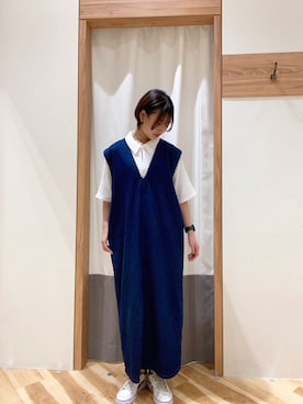 「Samansa Mos2 blue」｜「アイテム（ジャンパースカート）」を使った、ゆささん（レディース・156cm）の春コーディネート