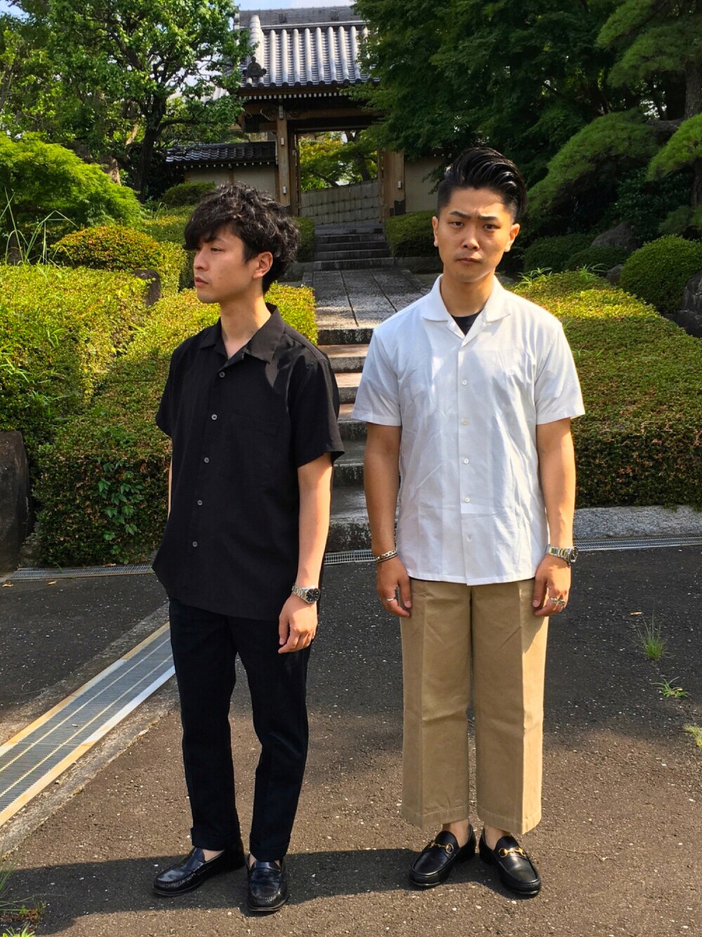 「休日スタイル、シンプル、夏コーデ、オトナカジュアル、ゆるコーデ、スラックス、夏、オーバーサイズ、チノパン」｜「GUCCIのアイテム（ローファー、ブラック系）」を使った、こどおじブラザーズさん（メンズ・165cm）の夏コーディネートの1枚目の写真