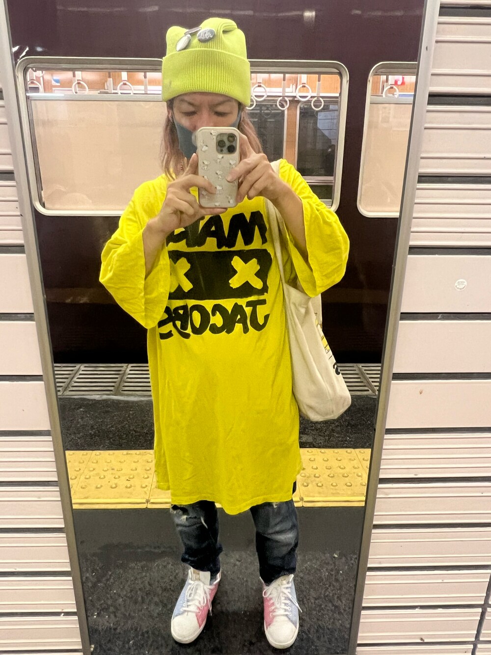 MARC JACOBSのニットキャップ/ビーニーを使った人気ファッション