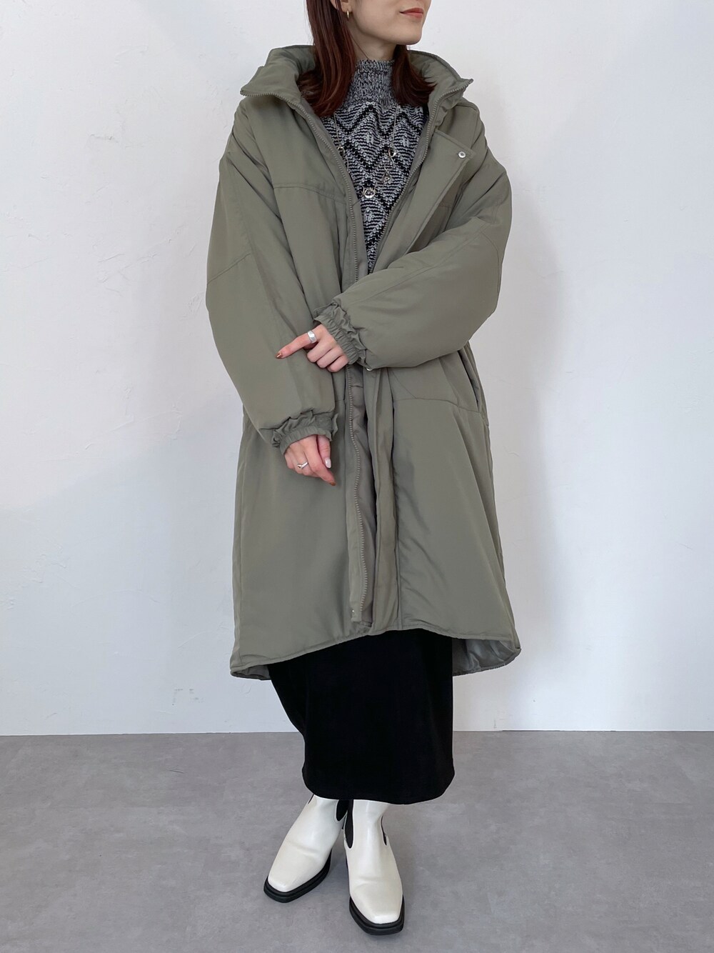 「ビッグシルエット、ミリタリージャケット、プチプラ、プチプラコーデ、休日スタイル、ブーツ、冬コーデ、冬アウター、カーキ、スカート、ハイネック、ニット、オーバーサイズ、オトナカジュアル、お出かけコーデ」｜「prose verseの《WEB限定》ラーベン模様編み短丈ニット（ニット/セーター、ブラック系）」を使った、Shiiiさん（レディース・162cm）の秋コーディネートの1枚目の写真