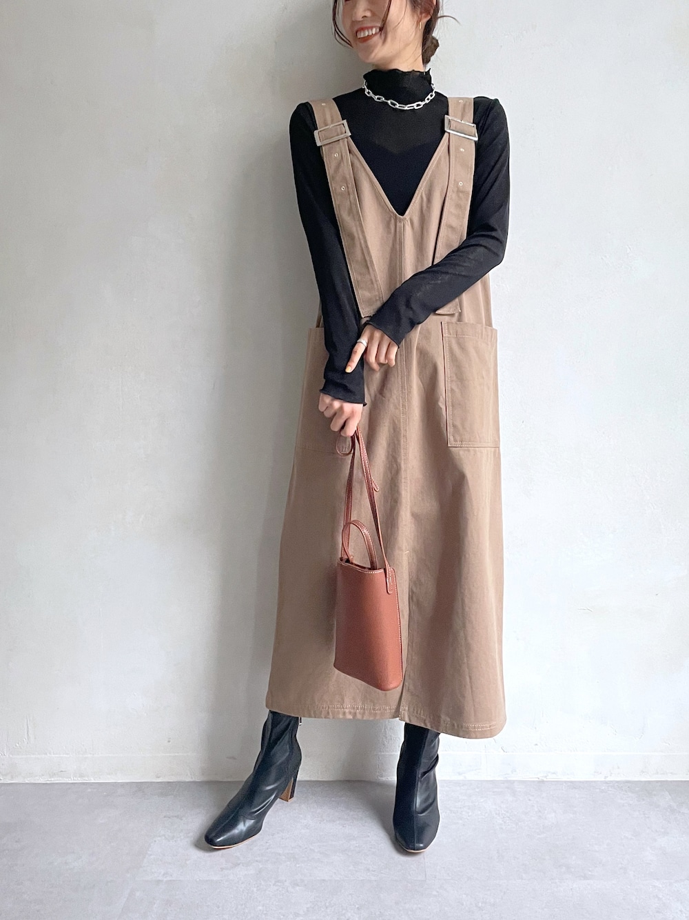 「私の推しブランド、オトナカジュアル、大人女子、プチプラコーデ、お出かけコーデ、プチプラ、ワンピース、ワンピーススタイル、ブーツ、シアー、シアートップス、レイヤードスタイル、春、春コーデ、シンプル」｜「prose verseの《WEB限定》シアーネットメロータートルプルオーバー（Tシャツ/カットソー、ブラック系）」を使った、Shiiiさん（レディース・162cm）の冬コーディネートの1枚目の写真