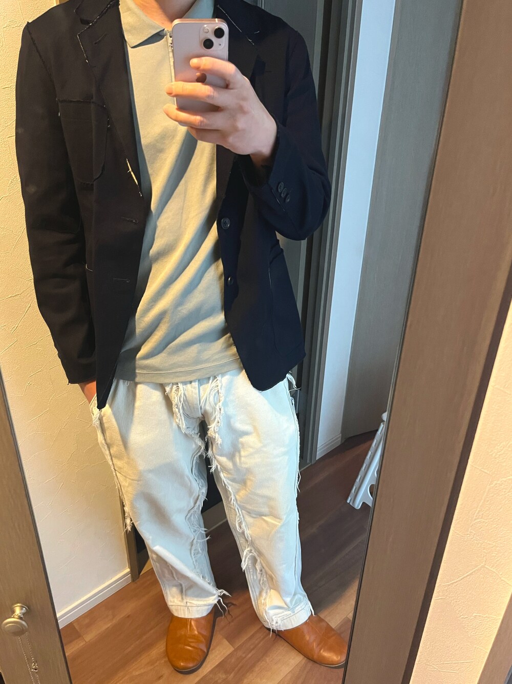 「いまどきジャケット写真、休日コーデ、春服、きれいめカジュアル、今日のコーデ、ストリートMIX、UNIQLO、デニム、ジャケット、おしゃれさんと繋がりたい、らふこーで」｜「Paul Smithのアイテム（テーラードジャケット、ブルー系）」を使った、田チゲさん（メンズ・177cm）の春コーディネートの1枚目の写真