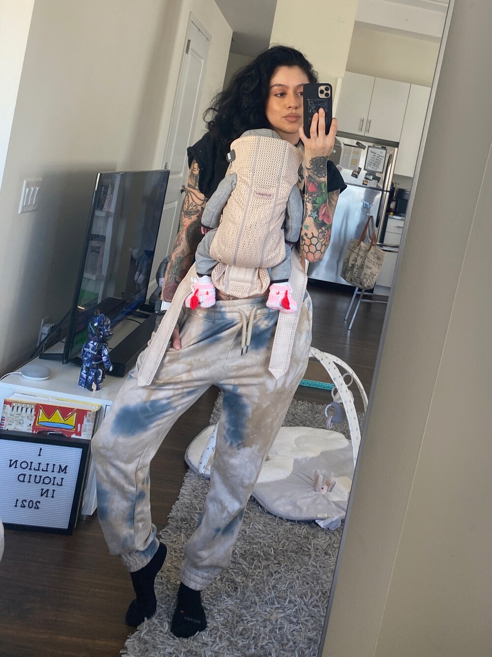 「baby、girl、NIKE、sweatpants、SWEAT PANTS、tiedye、sporty、babygirl、momstyle、mama、NYC、STYLE、offwhite、cool、trend」｜「Sixth Juneのアイテム（スウェットパンツ、その他）」を使った、joiedamonさん（レディース・170cm）の秋コーディネートの1枚目の写真