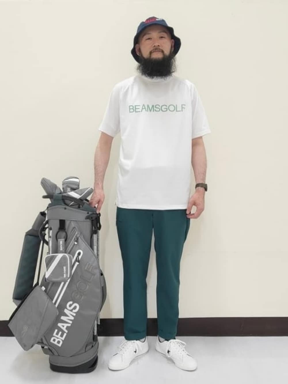 「ゴルフ、ゴルフウェア」｜「BEAMS GOLFの＜UNISEX＞BEAMS GOLF / フラッグロゴ バケットハット（ハット、ブルー系）」を使った、BEAMS GOLFさん（メンズ・178cm）の夏コーディネートの1枚目の写真