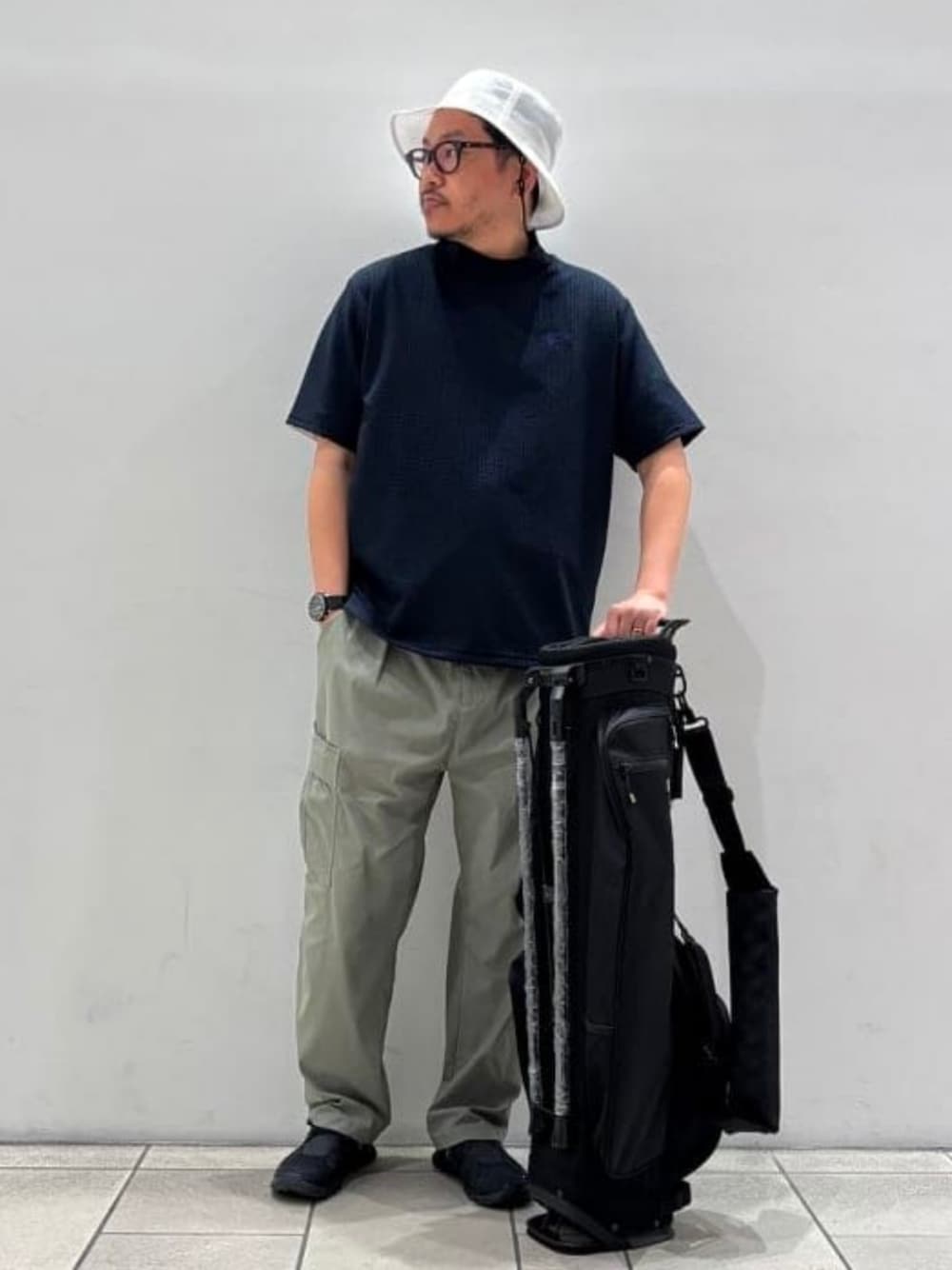「ゴルフ、ゴルフウェア、BEAMS GOLF」｜「BEAMS GOLFのORANGE LABEL / ドットエア（Ｒ） モックネックシャツ（Tシャツ/カットソー、ブルー系）」を使った、BEAMS GOLFさん（メンズ・176cm）の春コーディネートの1枚目の写真