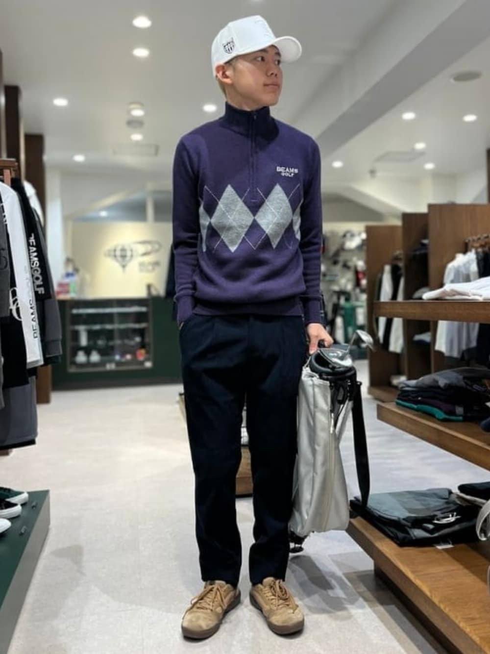 「ゴルフ、ゴルフウェア」｜「BEAMS GOLFのBEAMS GOLF / セルフスタンド ゴルフケース 4（ゴルフグッズ、グレー系）」を使った、BEAMS GOLFさん（メンズ・172cm）の冬コーディネートの1枚目の写真