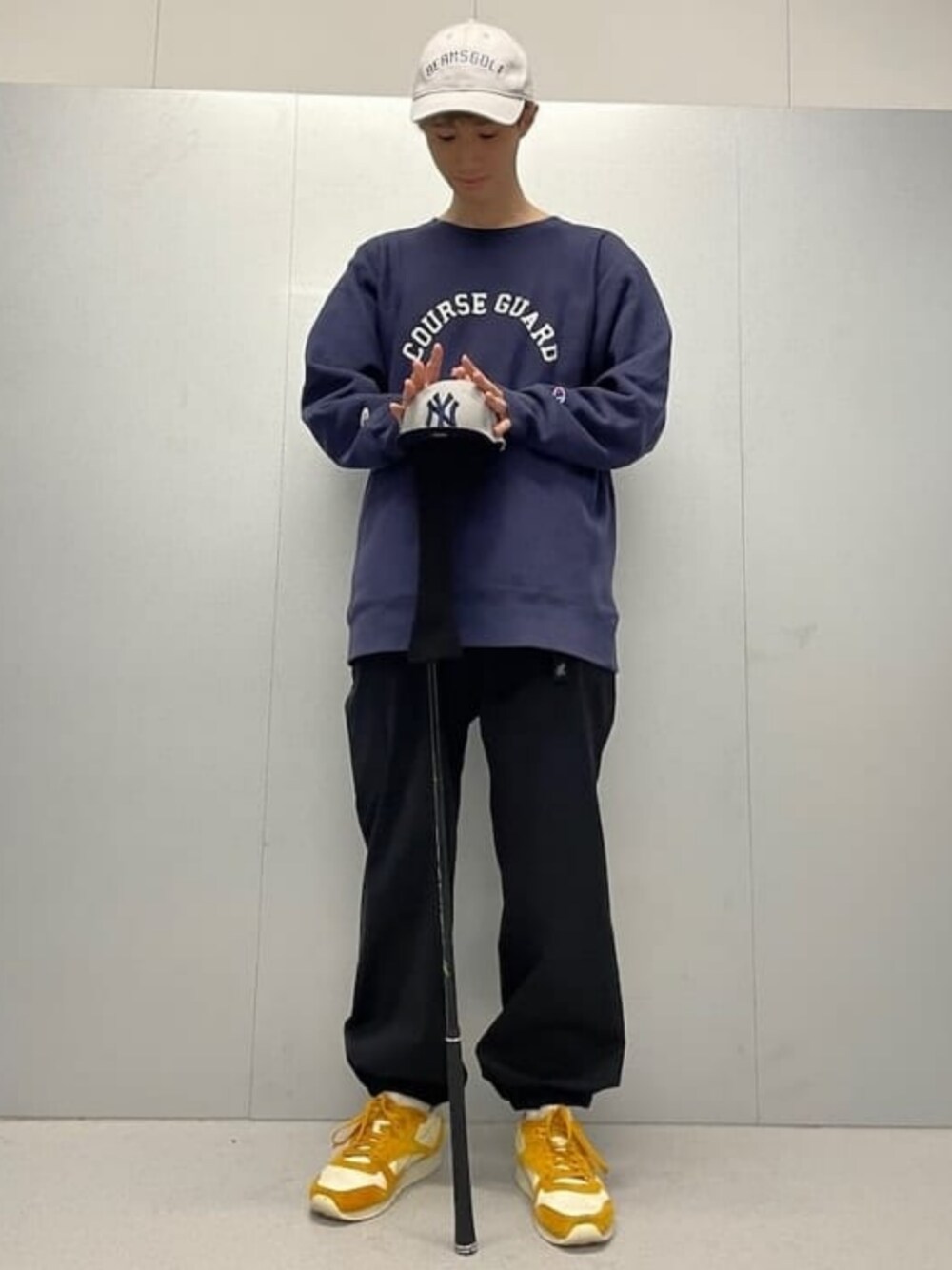 「ゴルフ、ゴルフウェア、Champion、GRAMICCI」｜「BEAMS GOLFのBEAMS GOLF / NYC アーチロゴ キャップ（キャップ、グレー系）」を使った、BEAMS GOLFさん（メンズ・178cm）の秋コーディネートの1枚目の写真