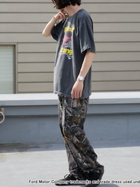 「GOOD ROCK SPEED（グッドロックスピード）のGOOD ROCK SPEED/グッドロックスピード Mustang Hot Stuff Graphic T-Shirt マスタング ホットスタッフ グラフィックTシャツ プリントTシャツ 車 メンズ レディース 2026年 夏 夏服（Tシャツ/カットソー、グレー系）」を使った、rooptokyokkさん（メンズ・173cm）の夏コーディネート