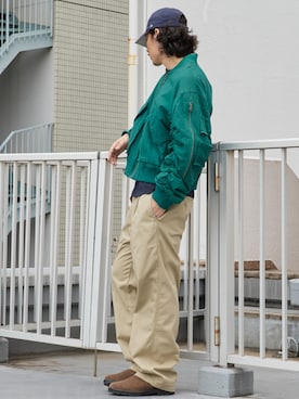 「Levi's（リーバイス）のLEVI'S/リーバイス LOOSE PLEATED WORK CHINOS ルーズ プリーツド ワーク チノ タック入り ワークパンツ チノパンツ メンズ レディース 2026年 秋 秋服 冬 冬服（チノパンツ、ベージュ系）」を使った、rooptokyokkさん（メンズ・178cm）の秋コーディネート