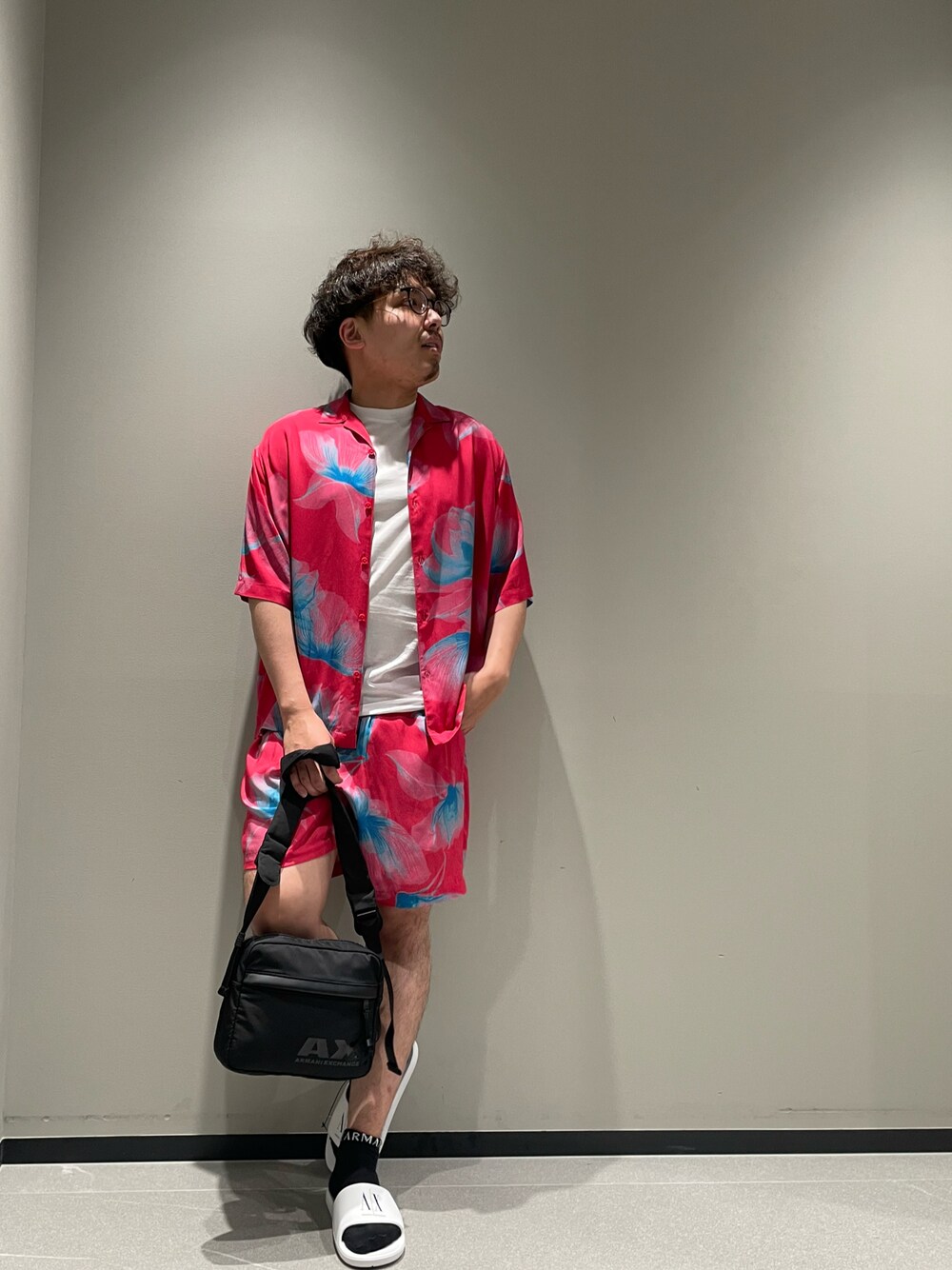 ARMANI EXCHANGE ロゴ フラット シャワーサンダル ユニセックス ARMANI EXCHANGE（アルマーニエクスチェンジ）の「【A|X