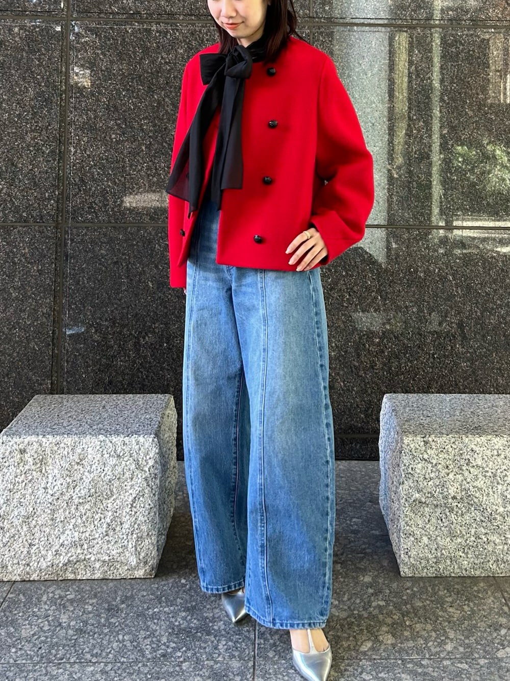 「allurevilleの＜予約＞ショートビーバーノーカラージャケット（ノーカラーコート、レッド系）」を使った、Takagi.Yさん（骨格ウェーブ・レディース・159cm）の秋コーディネートの1枚目の写真