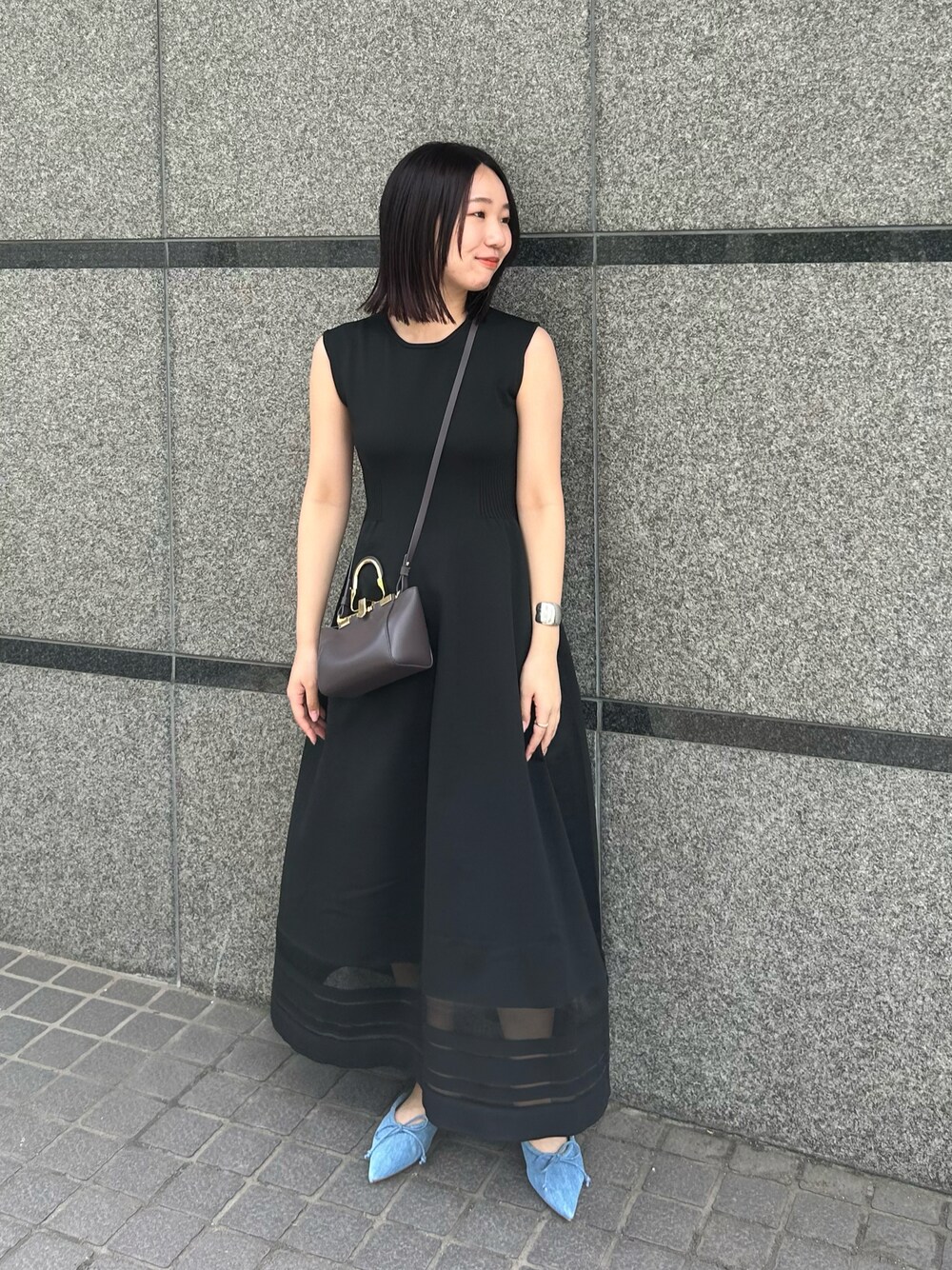 「モノトーン、ラクチンコーデ、リラックススタイル、大人女子、キレイめ、ニットワンピース、ニットワンピ」｜「allurevilleの＜予約＞ウエストマークリブワンピース（ワンピース、ブラック系）」を使った、Takagi.Yさん（骨格ウェーブ・レディース・159cm）の春コーディネートの1枚目の写真