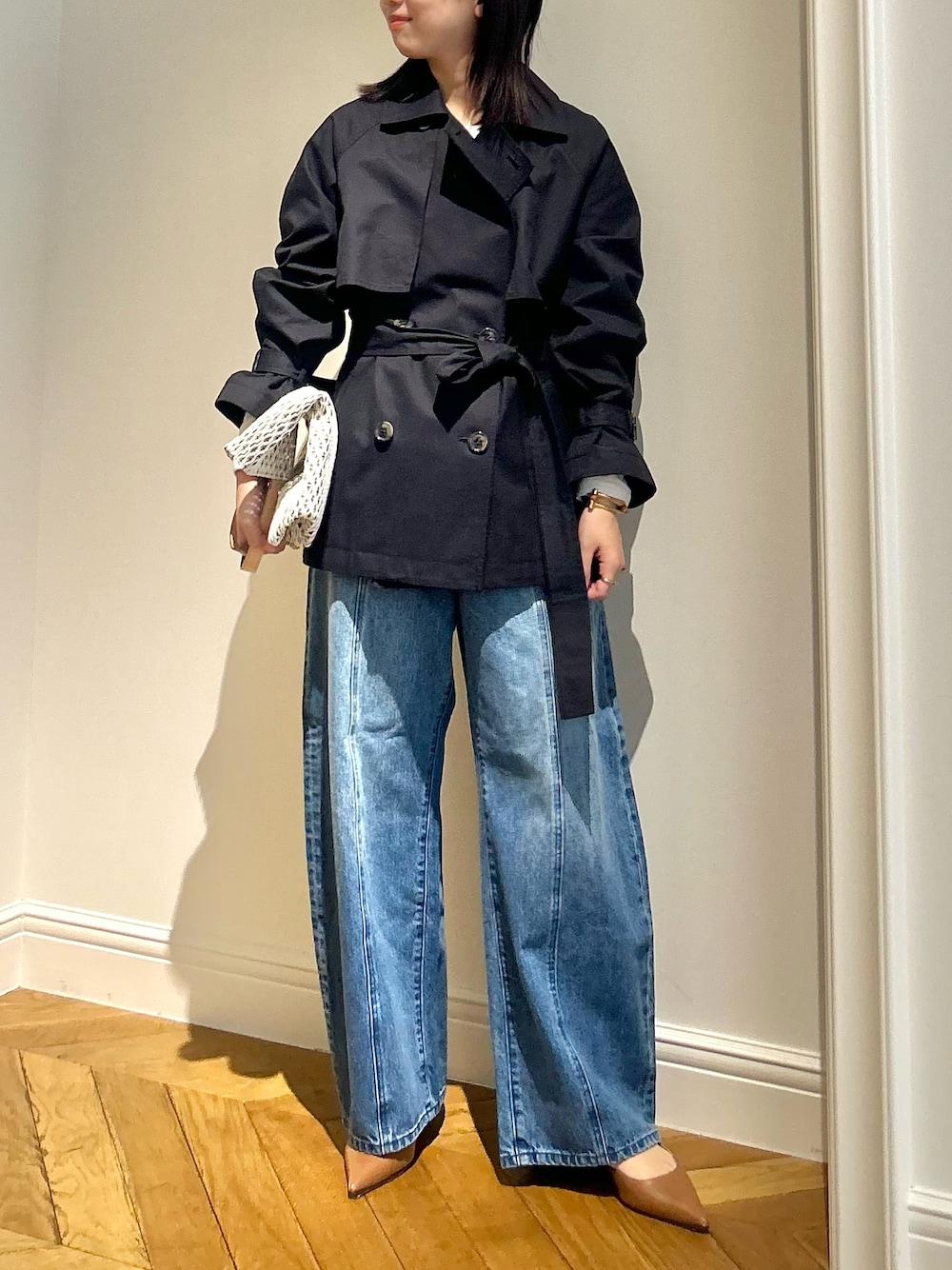 「allurevilleのスーピマコットンミドルトレンチコート（トレンチコート、ブルー系）」を使った、Takagi.Yさん（骨格ウェーブ・レディース・159cm）の春コーディネートの1枚目の写真
