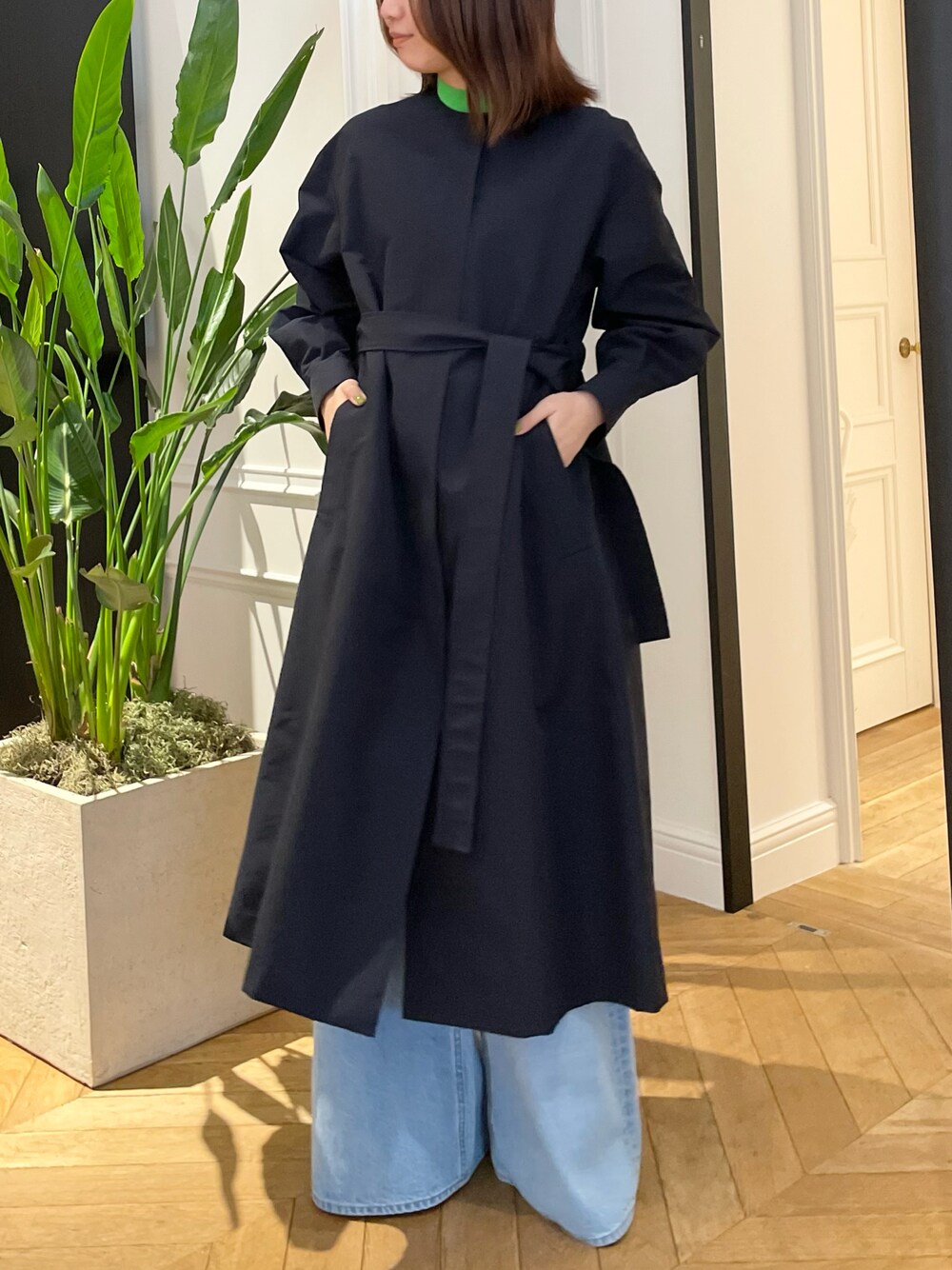 「allurevilleの＜予約＞クロスノーカラーコート（ノーカラーコート、ブルー系）」を使った、Takagi.Yさん（骨格ウェーブ・レディース・159cm）の冬コーディネートの1枚目の写真